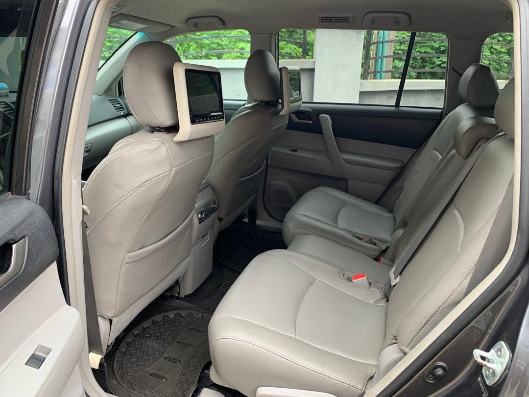 2013 Toyota Highlander — back seats